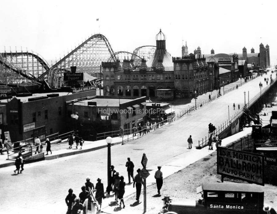 Santa Monica Pier 1920.jpg